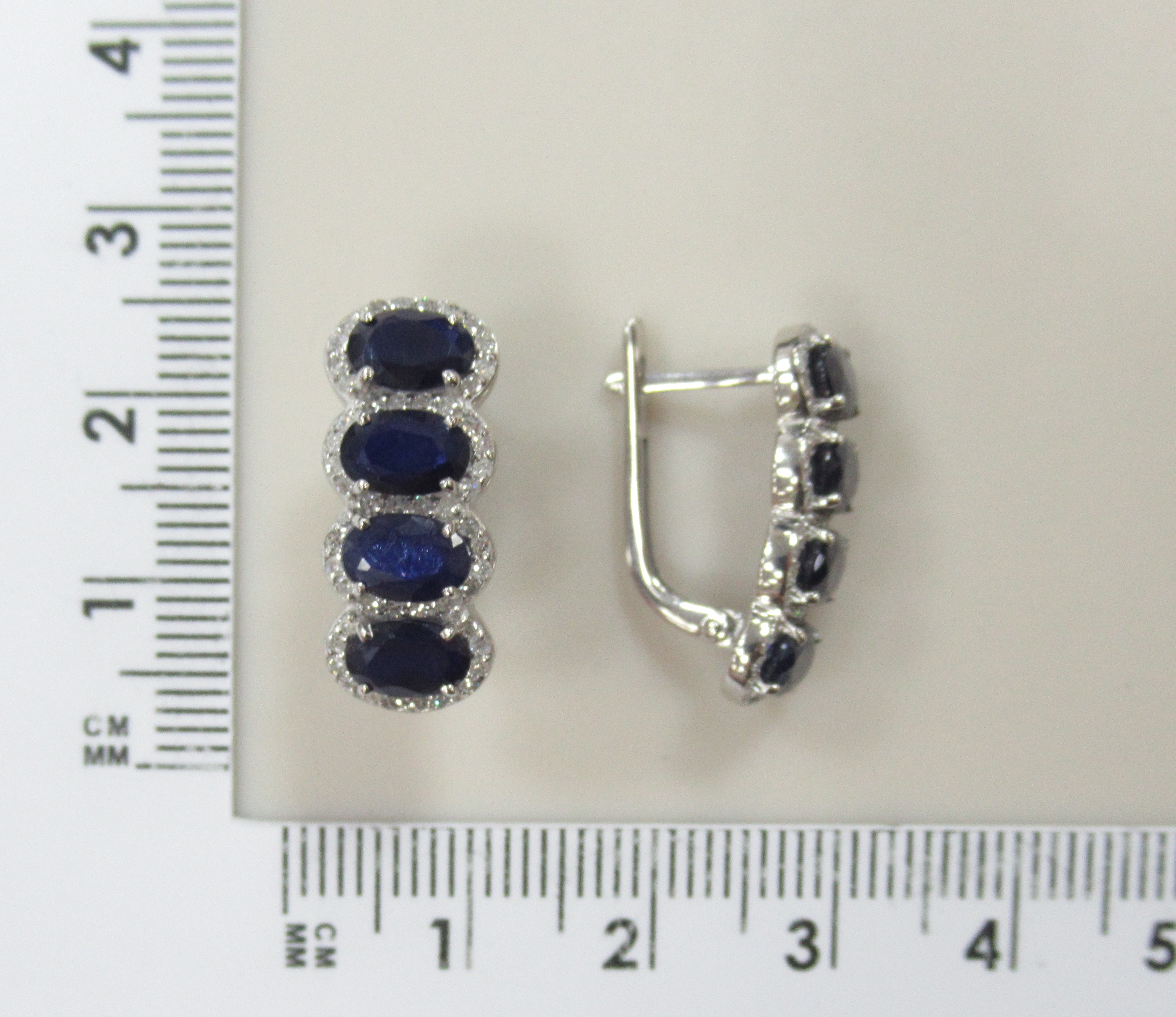 Серьги из белого золота с сапфирами